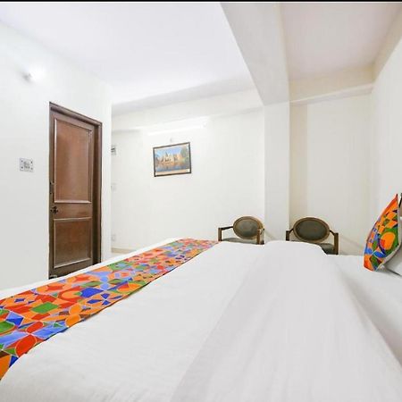 Hotel Gt International Tājganj Exteriér fotografie