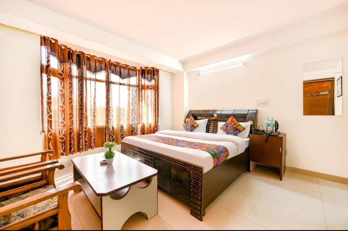 Hotel Gt International Tājganj Exteriér fotografie