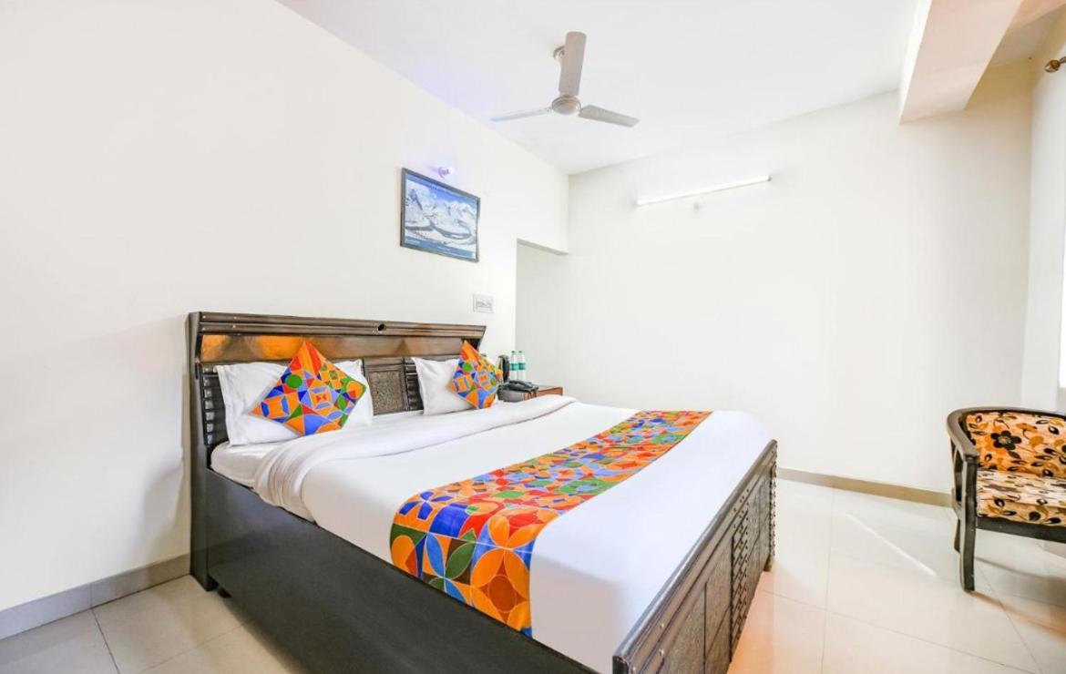 Hotel Gt International Tājganj Exteriér fotografie