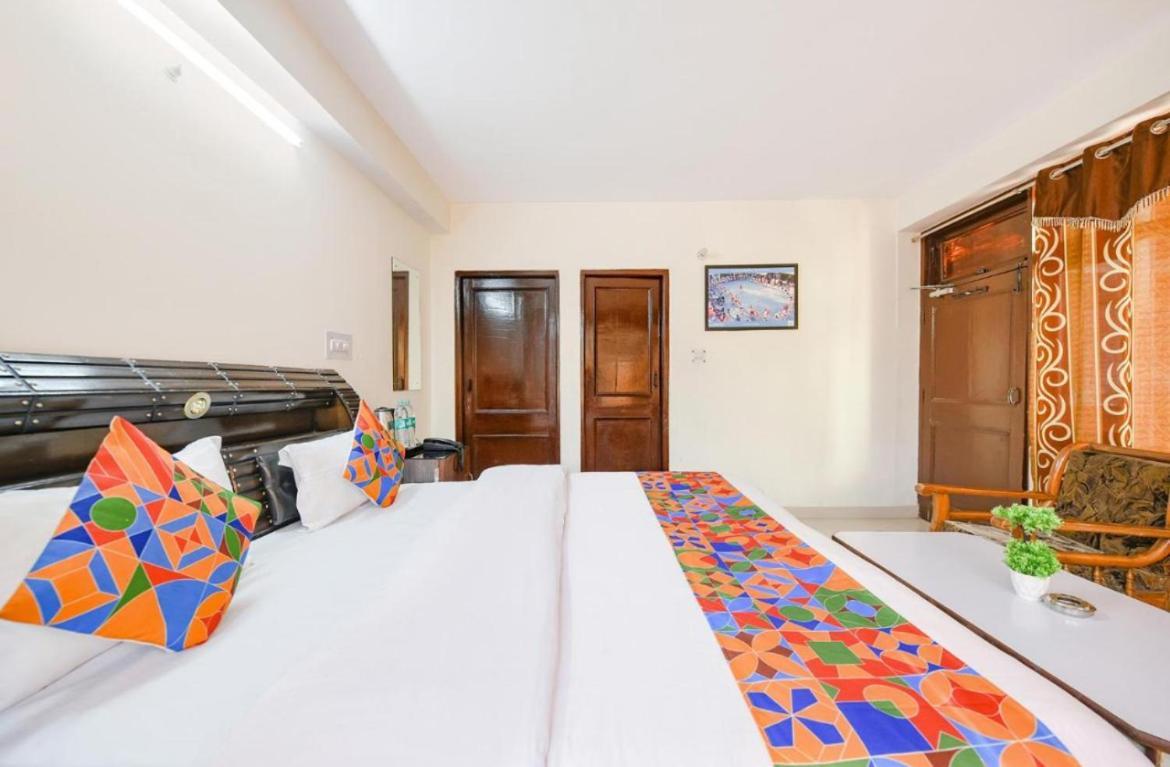 Hotel Gt International Tājganj Exteriér fotografie