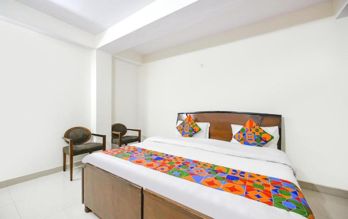 Hotel Gt International Tājganj Exteriér fotografie