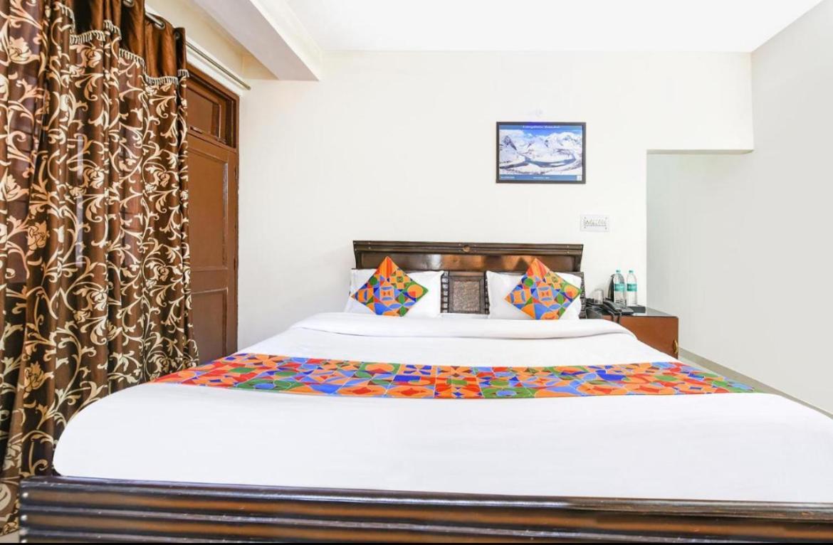 Hotel Gt International Tājganj Exteriér fotografie