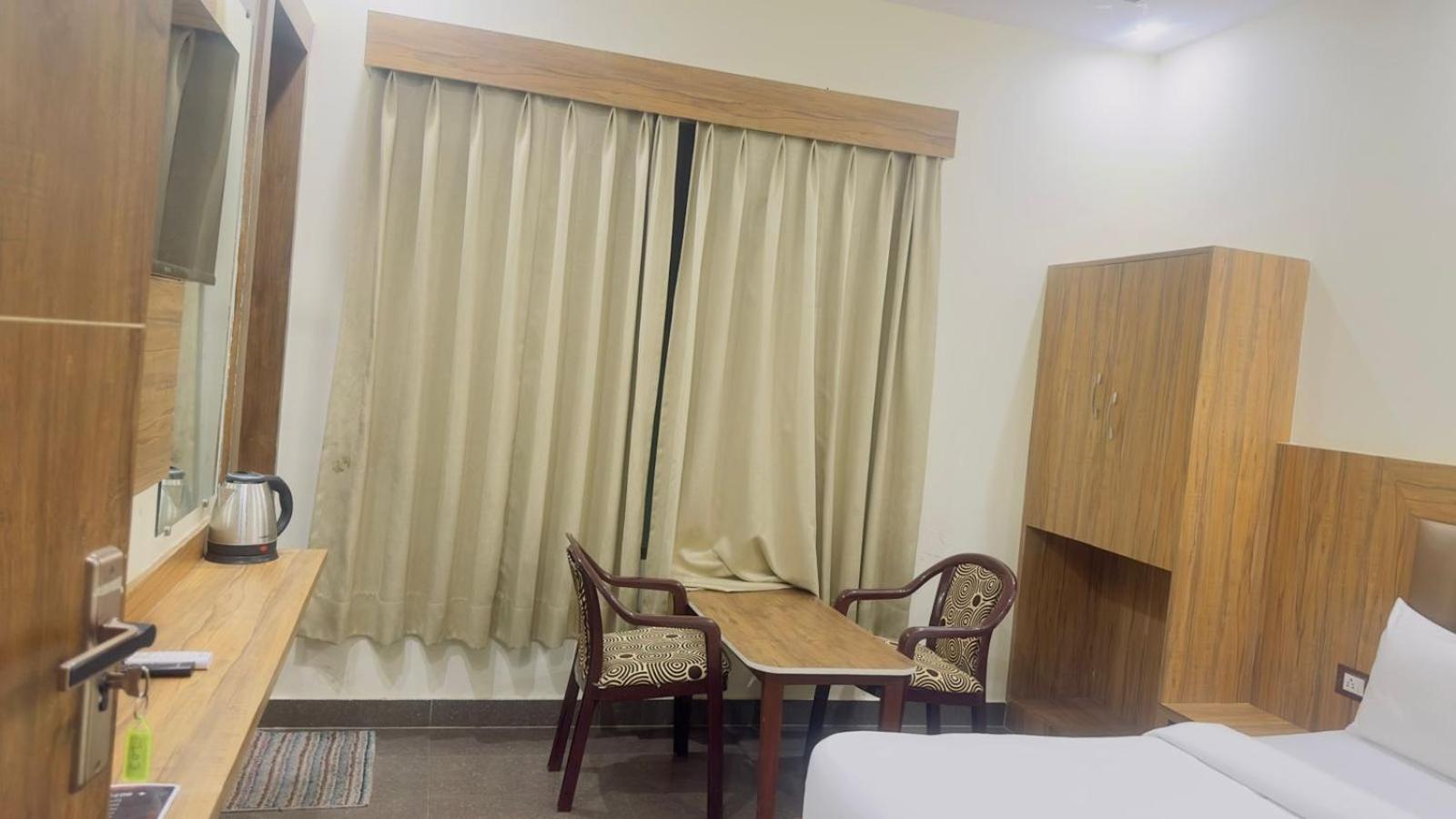 Hotel Gt International Tājganj Exteriér fotografie