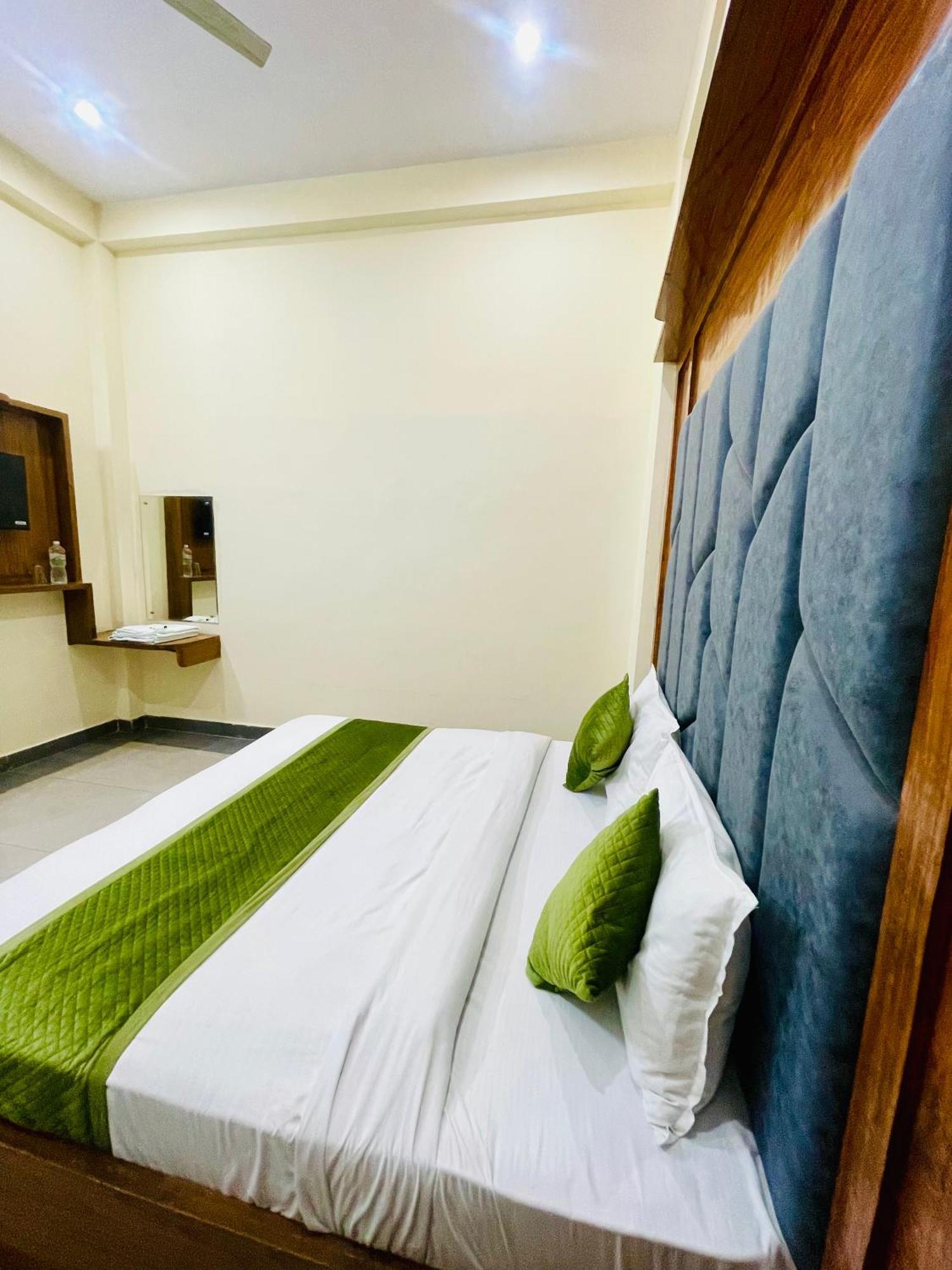 Hotel Gt International Tājganj Exteriér fotografie